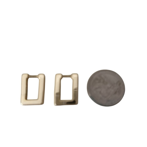 14k Gold Plated 925 Sterling Silver Rectangular Hoop Earrings - Picture 2 of 4